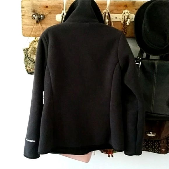 Columbia fleece semi-fitted jacket. Size small to medium. - Picture 4 of 9